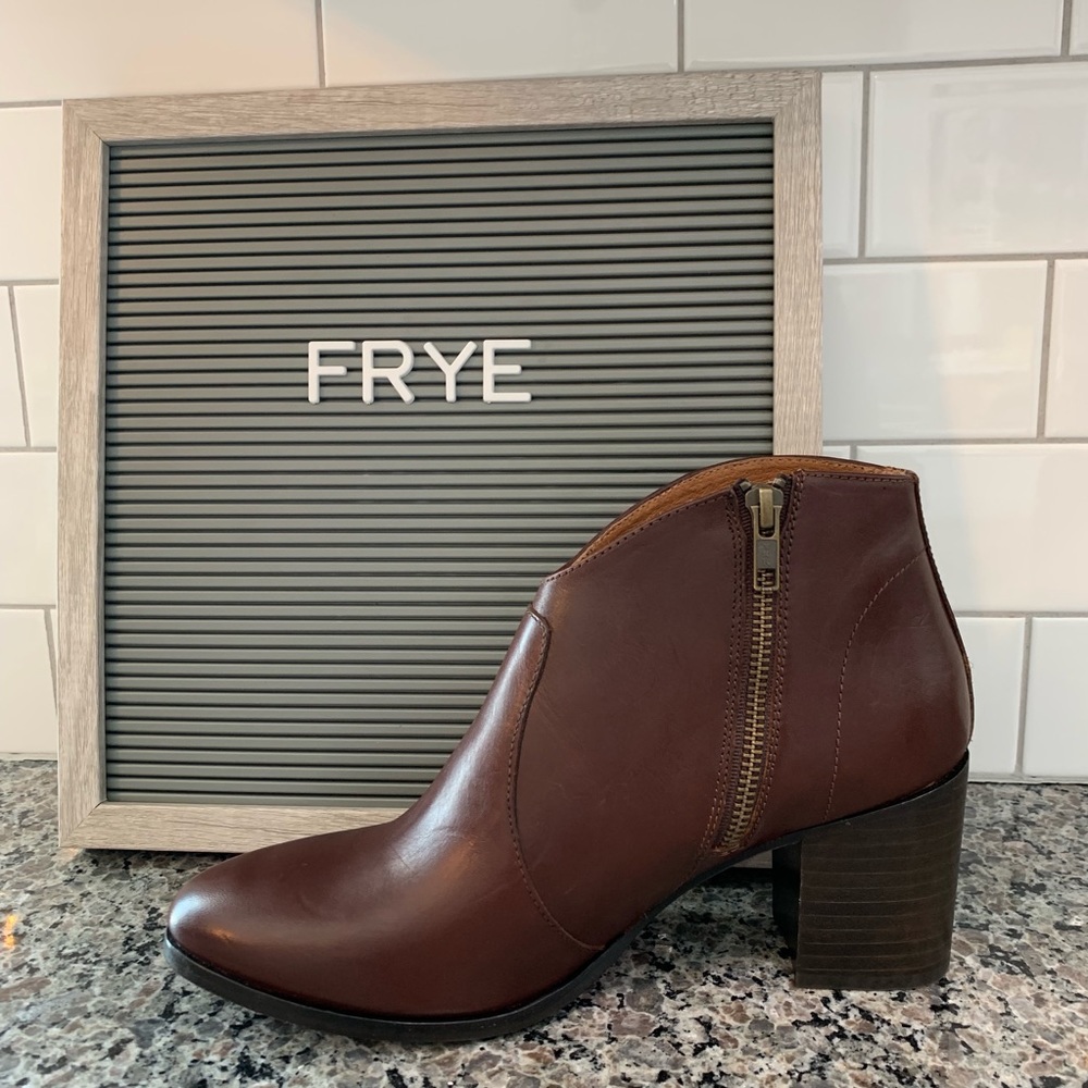 FRYE Nora Zip Short Leather Bootie Size 9 - Picture 5 of 6